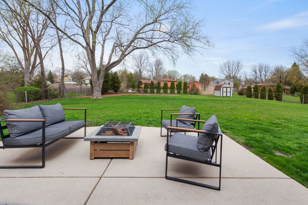 Image 21 of property listing at 29W332 Mark Drive, Naperville, IL 60564