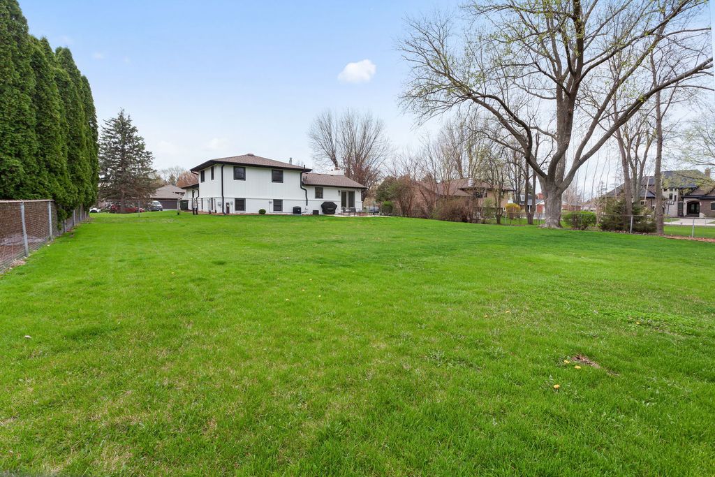 Image 23 of property listing at 29W332 Mark Drive, Naperville, IL 60564
