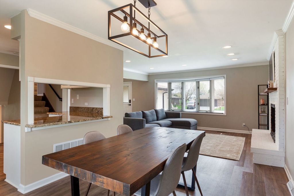 Image 9 of property listing at 29W332 Mark Drive, Naperville, IL 60564