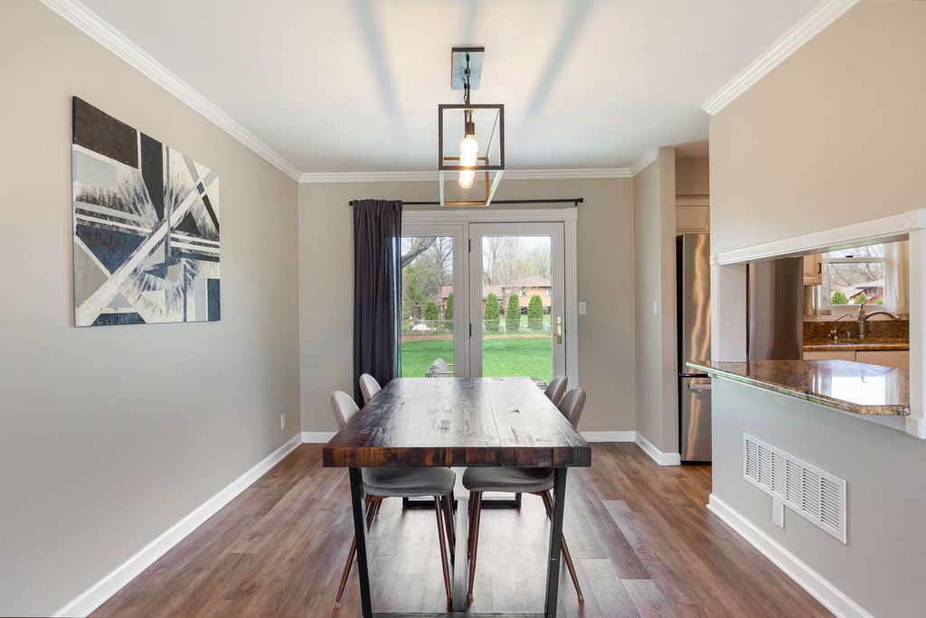 Image 10 of property listing at 29W332 Mark Drive, Naperville, IL 60564