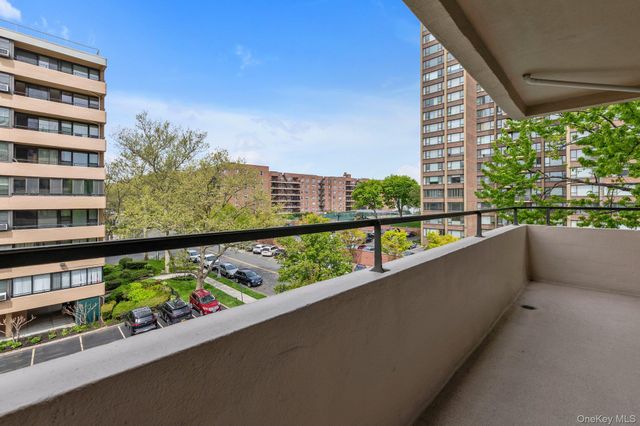 166-26 Powells Cove Boulevard 5D, Beechhurst, NY 11357