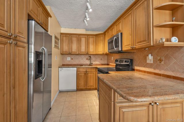 166-26 Powells Cove Boulevard 5D, Beechhurst, NY 11357