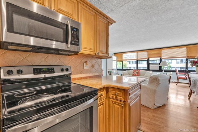 166-26 Powells Cove Boulevard 5D, Beechhurst, NY 11357