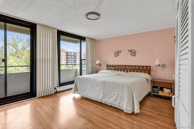 166-26 Powells Cove Boulevard 5D, Beechhurst, NY 11357