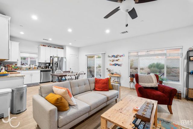 3924 Majorca Court, Bakersfield, CA 93306