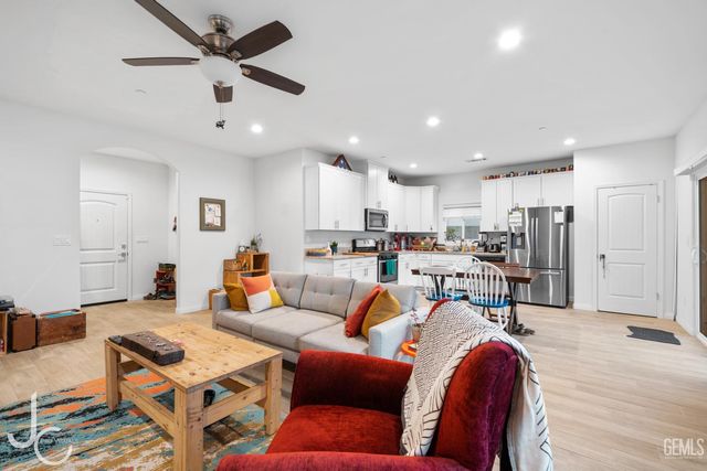 3924 Majorca Court, Bakersfield, CA 93306