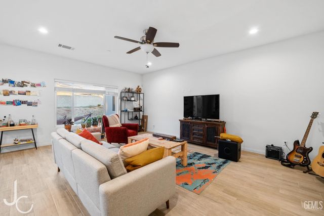 3924 Majorca Court, Bakersfield, CA 93306