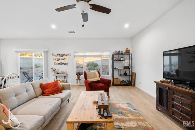 3924 Majorca Court, Bakersfield, CA 93306