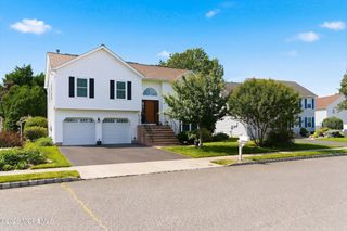 15 William Drive, Howell, NJ 07731
