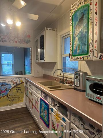 712 Glendale Avenue, Lansing, MI 48910