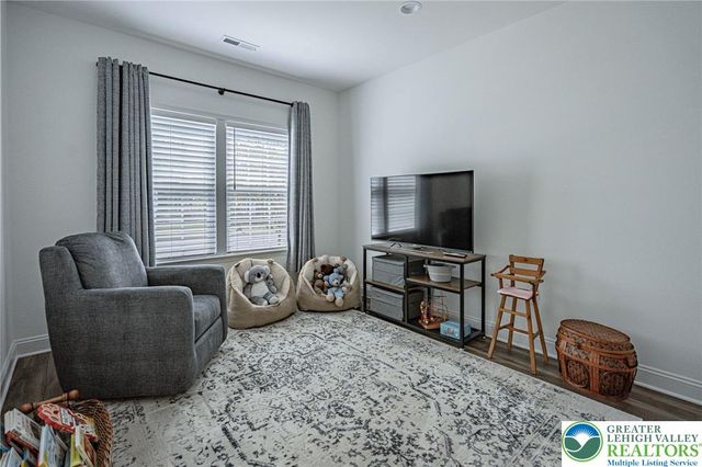 3715 Founders XING, Bethlehem Twp, PA 18045