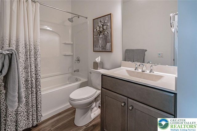 3715 Founders XING, Bethlehem Twp, PA 18045