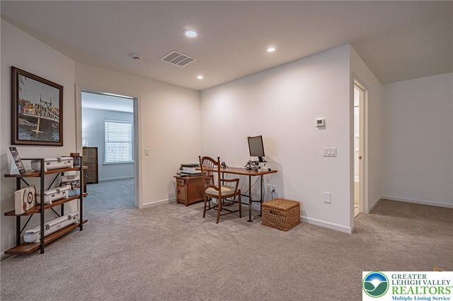 3715 Founders XING, Bethlehem Twp, PA 18045