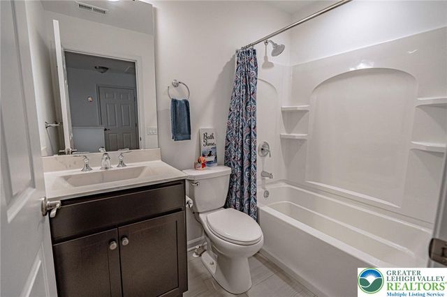3715 Founders XING, Bethlehem Twp, PA 18045