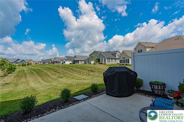 3715 Founders XING, Bethlehem Twp, PA 18045