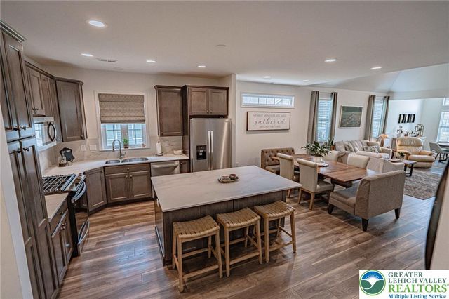 3715 Founders XING, Bethlehem Twp, PA 18045