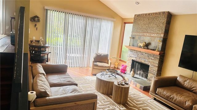 5711 Owensmouth 109, Woodland Hills, CA 91367