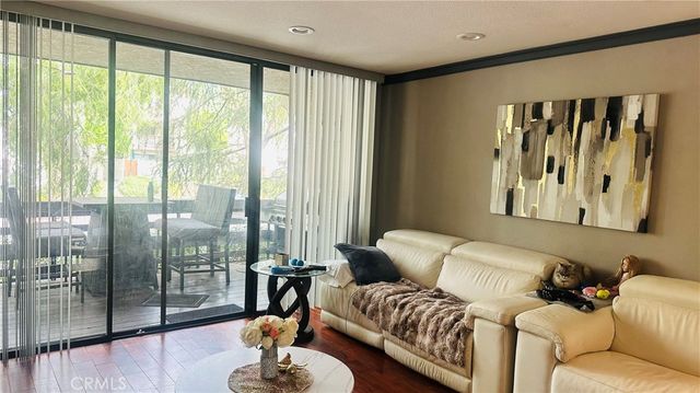 5711 Owensmouth 109, Woodland Hills, CA 91367
