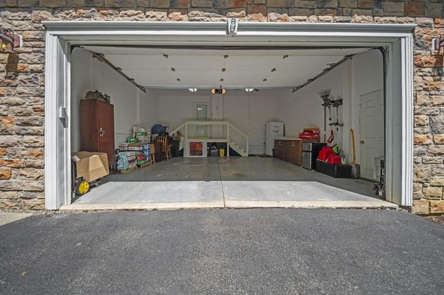 334 Glenridge Circle, Howard, OH 43028