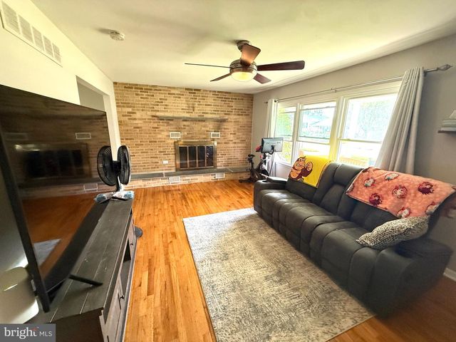 879 BROADFIELD DR, Newark, DE 19713