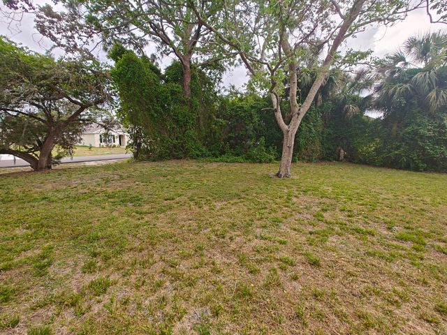 410 Fernandina Street NW, Palm Bay, FL 32907