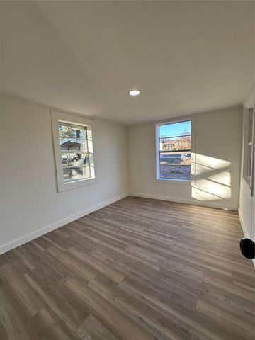 900 W Wrights Avenue, Comanche, TX 76442