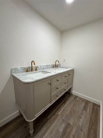 900 W Wrights Avenue, Comanche, TX 76442