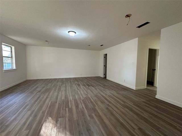 900 W Wrights Avenue, Comanche, TX 76442