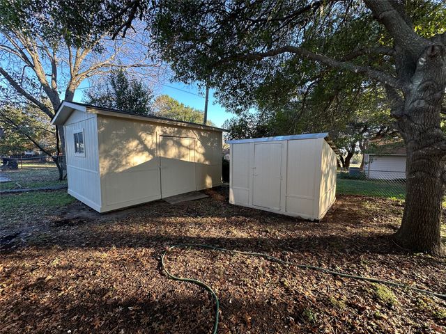 900 W Wrights Avenue, Comanche, TX 76442