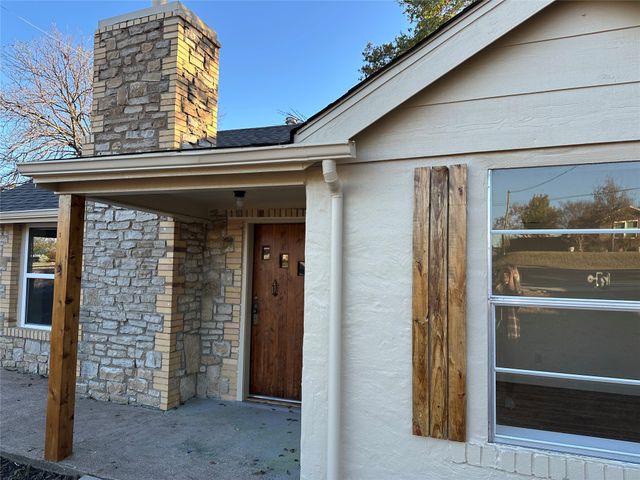 900 W Wrights Avenue, Comanche, TX 76442