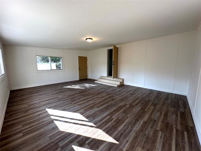 900 W Wrights Avenue, Comanche, TX 76442