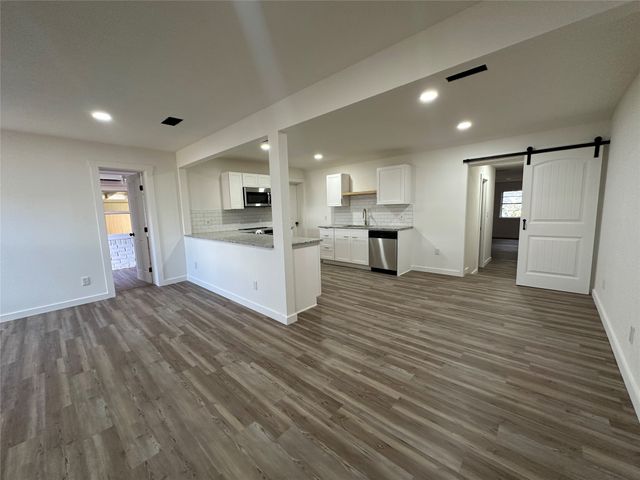 900 W Wrights Avenue, Comanche, TX 76442