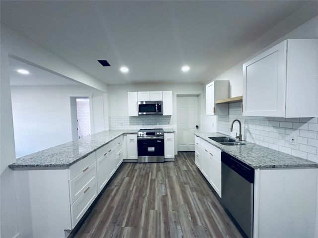 900 W Wrights Avenue, Comanche, TX 76442