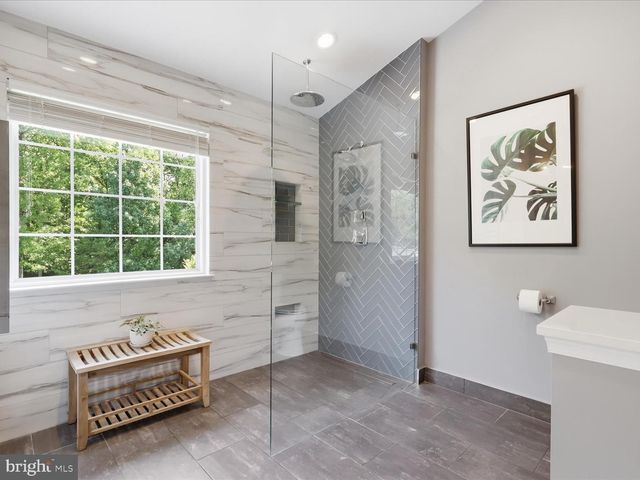 2856 MYRTLEWOOD DR, Dumfries, VA 22026