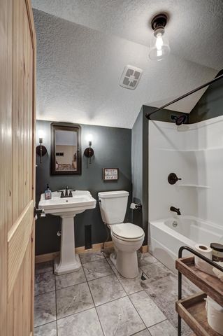 2032 Alison Street, Carthage, MO 64836