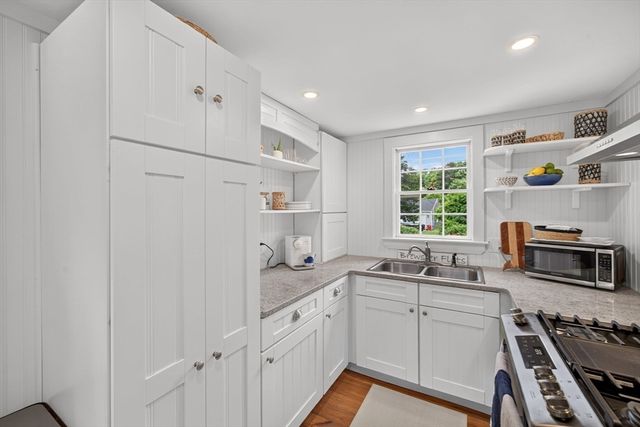 130 Spring Ln, Brewster, MA 02631