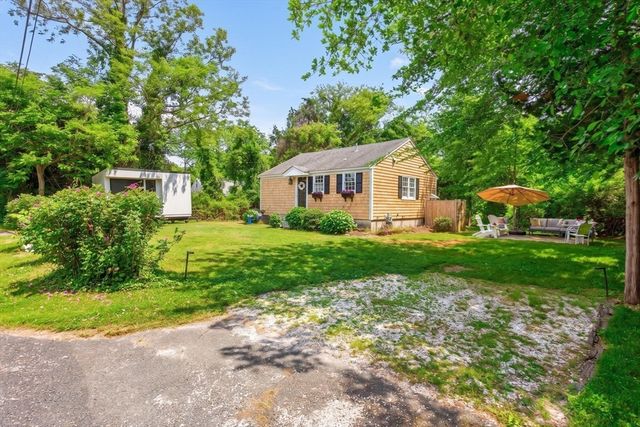 130 Spring Ln, Brewster, MA 02631