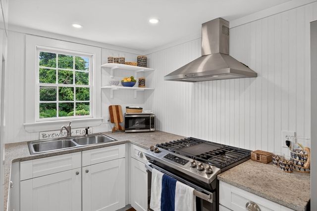 130 Spring Ln, Brewster, MA 02631