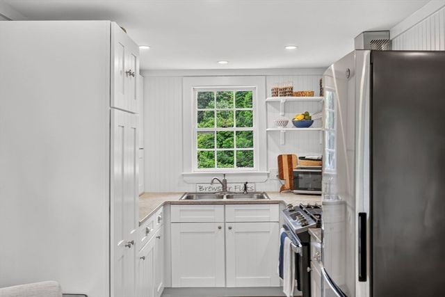 130 Spring Ln, Brewster, MA 02631