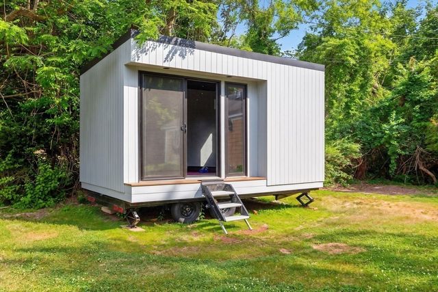 130 Spring Ln, Brewster, MA 02631