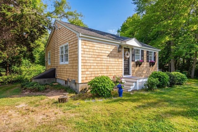 130 Spring Ln, Brewster, MA 02631