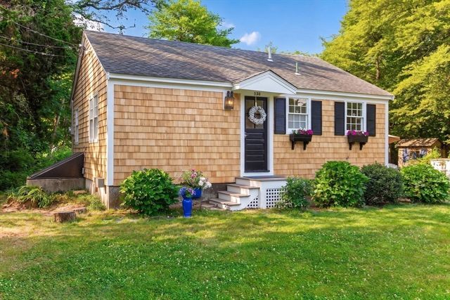 130 Spring Ln, Brewster, MA 02631