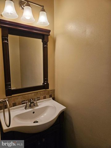 3332 PINEY RIDGE CT, Herndon, VA 20171