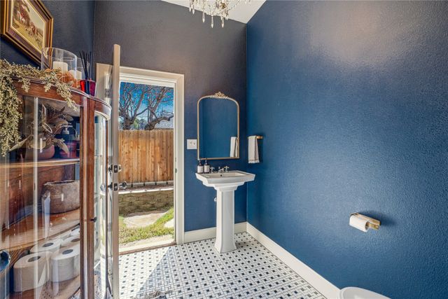 907 Cherry Street, Graham, TX 76450