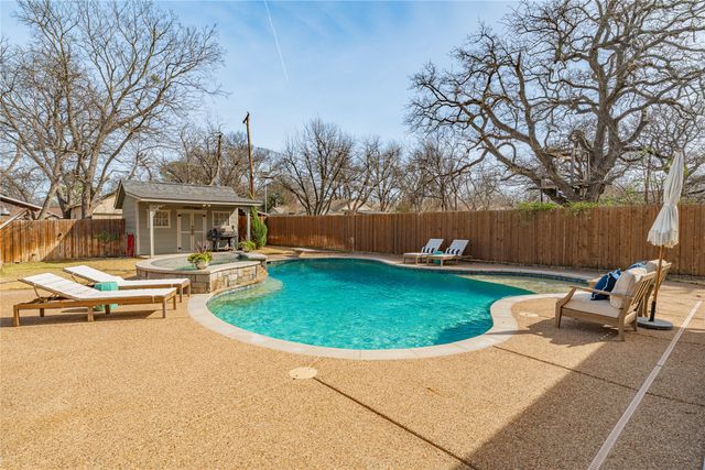 907 Cherry Street, Graham, TX 76450