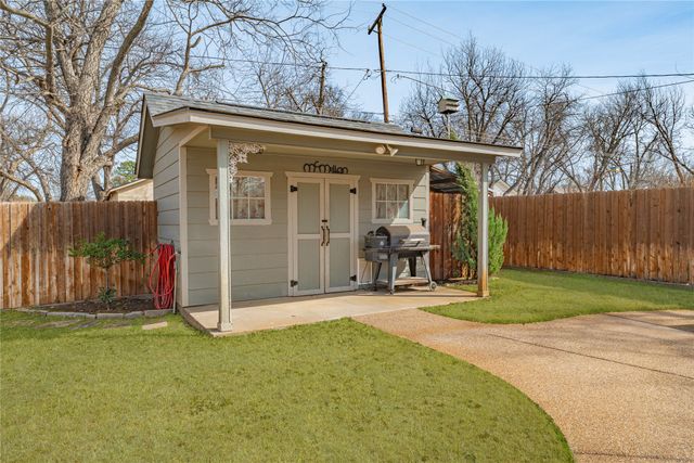 907 Cherry Street, Graham, TX 76450
