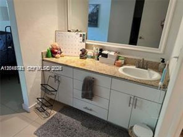 1205 Mariposa Ave 212, Coral Gables, FL 33146
