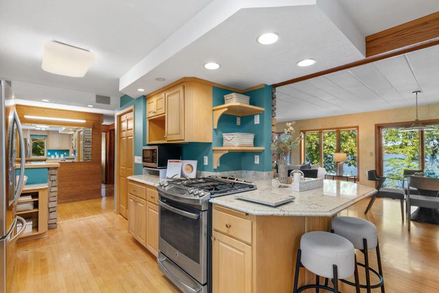 168 Peninsula Road, Medicine Lake, MN 55441