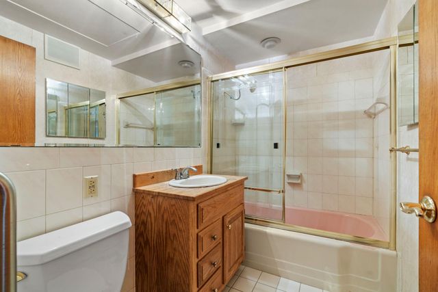 168 Peninsula Road, Medicine Lake, MN 55441