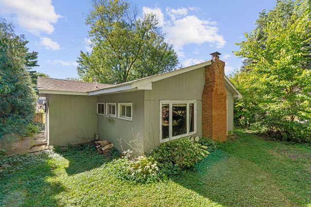 168 Peninsula Road, Medicine Lake, MN 55441